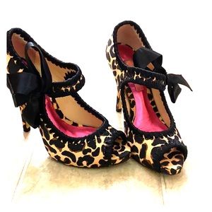 Sexy Betsy Johnson Animal Print Heels